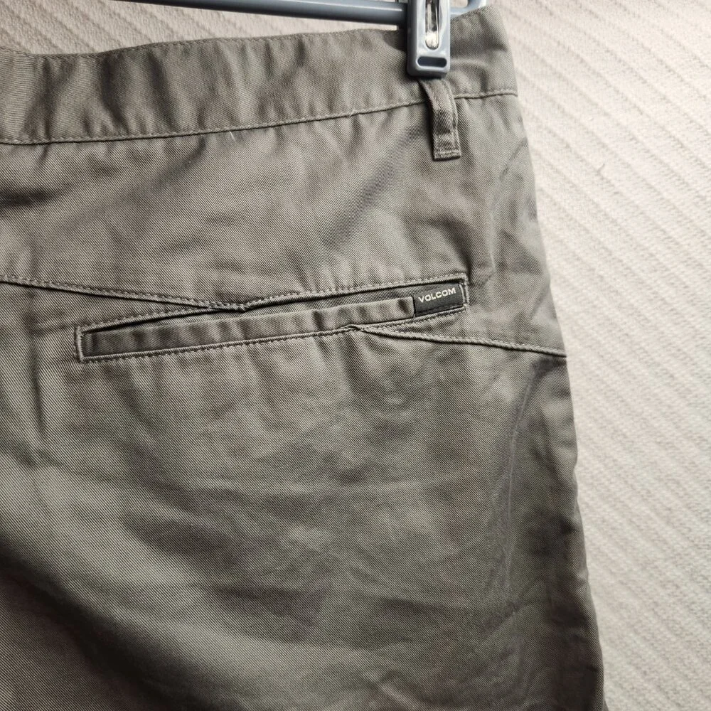 1194 - Volcom 36W Modern Fit Shorts - Picture 8 of 8